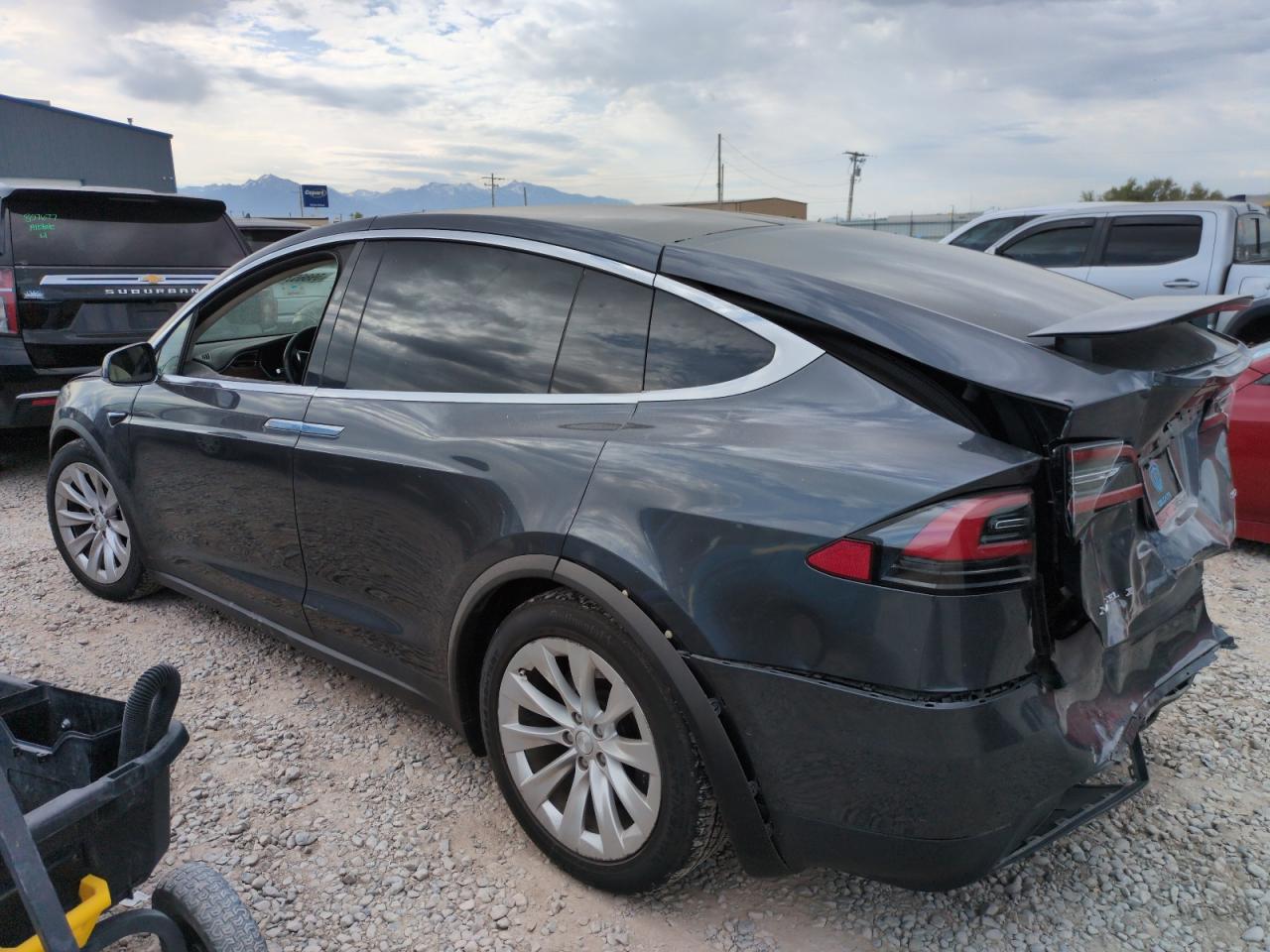 TESLA MODEL X