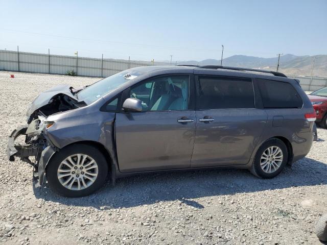 TOYOTA SIENNA XLE