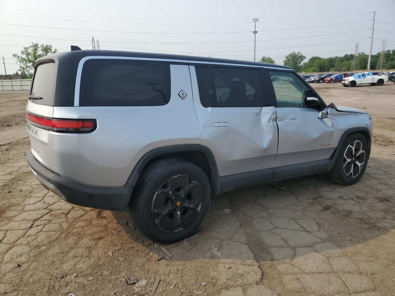 RIVIAN R1S ADVENTURE