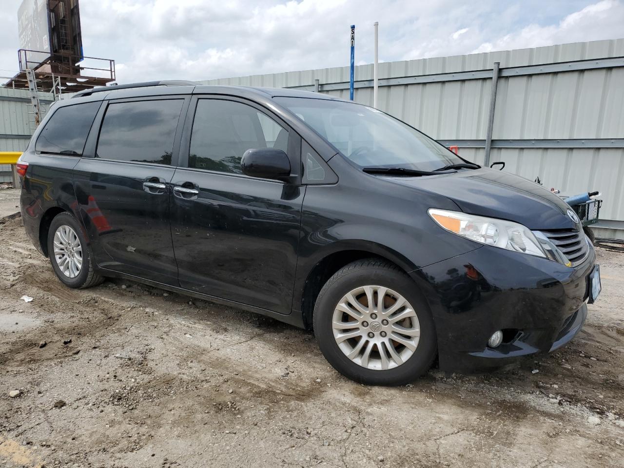 TOYOTA SIENNA XLE