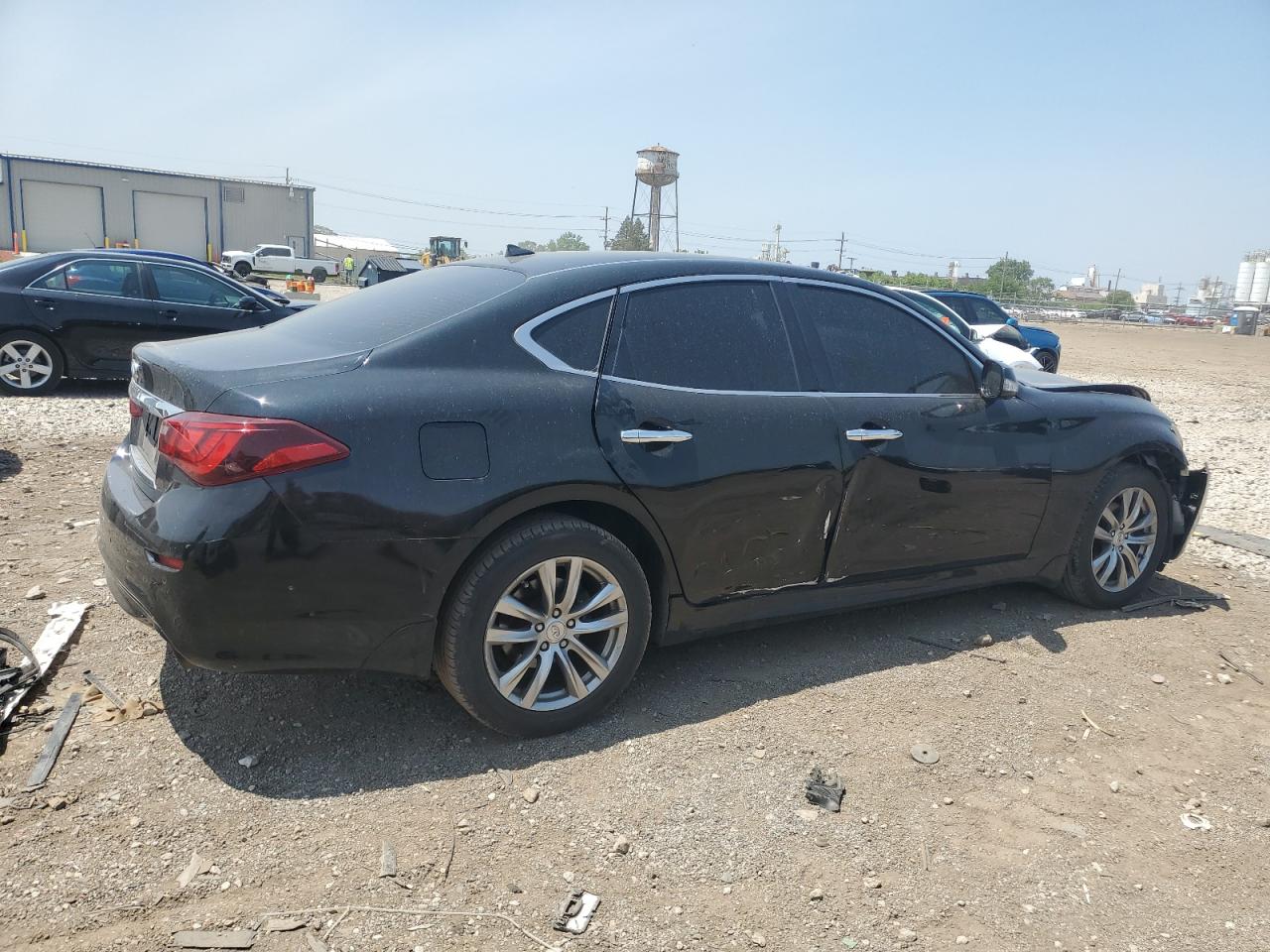 INFINITI Q70 3.7