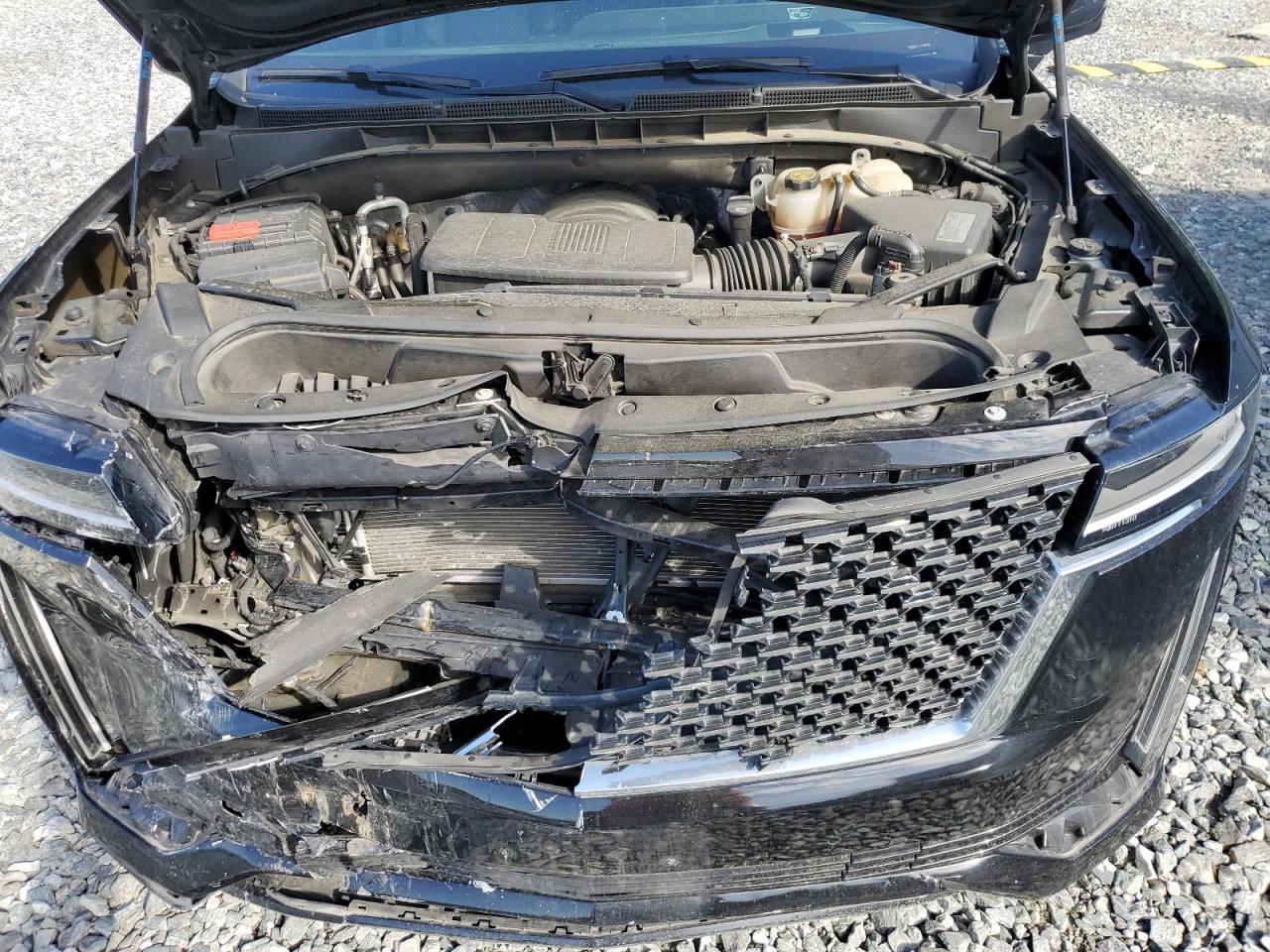 CADILLAC ESCALADE LUXURY