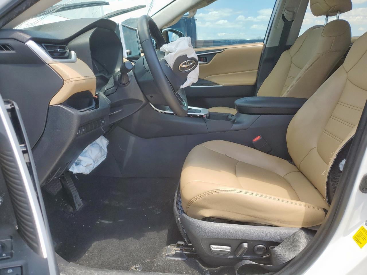 TOYOTA RAV4 XLE PREMIUM