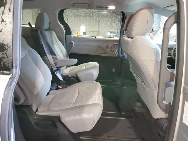 2022 TOYOTA SIENNA LE 5TDKRKEC2NS090169
