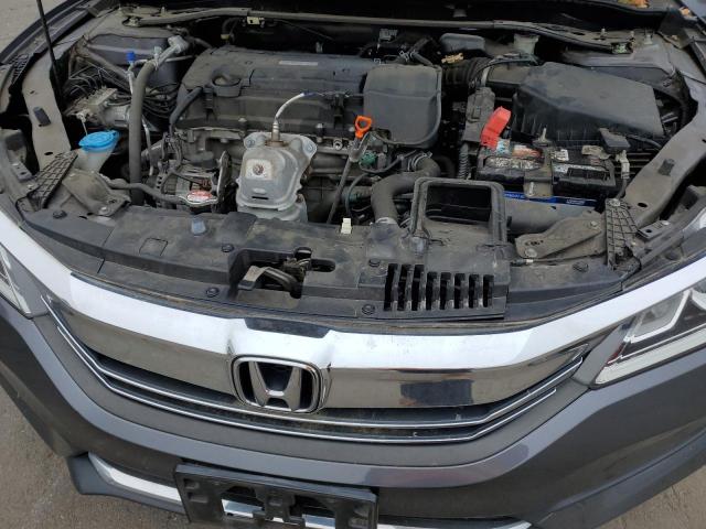 2017 HONDA 1100 1HGCR2F86HA193354