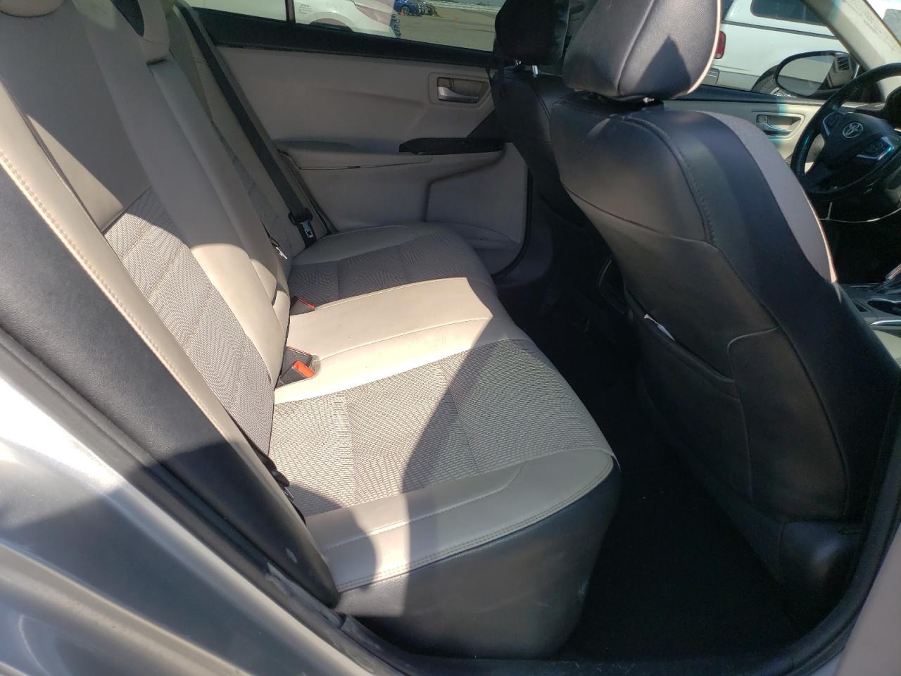 Toyota Camry le 2016