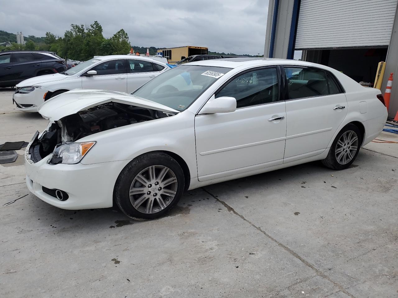 TOYOTA AVALON XL