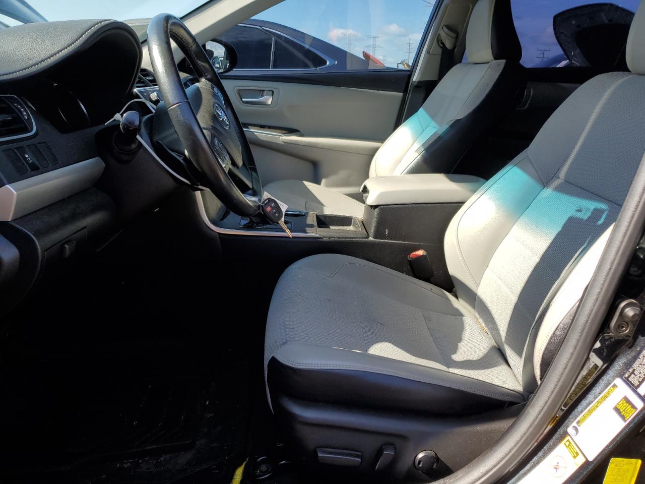 Toyota Camry le 2016