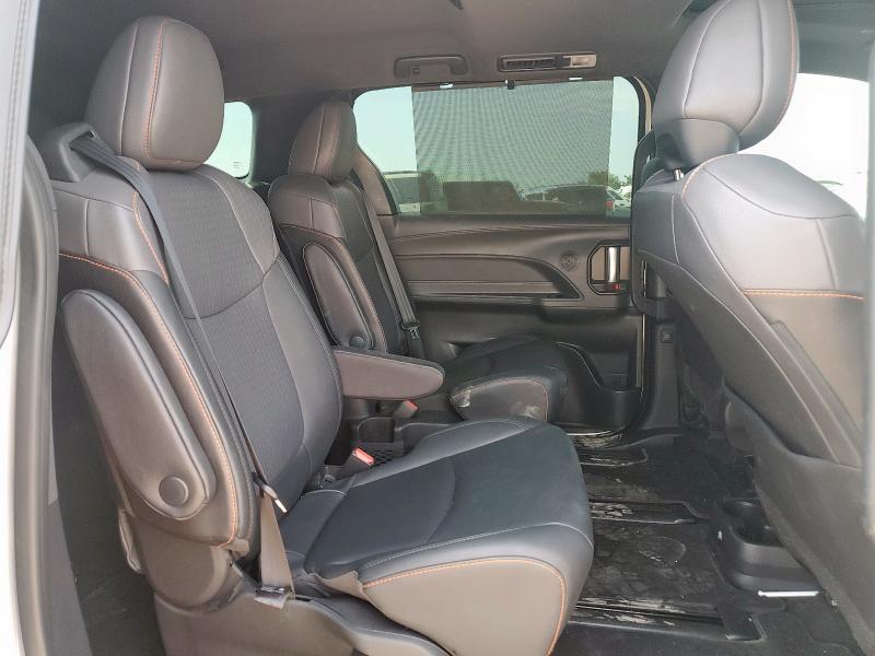 2021 TOYOTA SIENNA XSE 5TDDRKECXMS011869