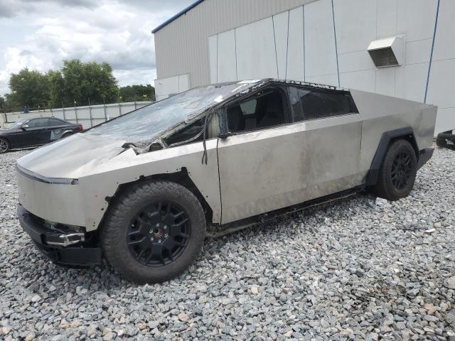 TESLA CYBERTRUCK