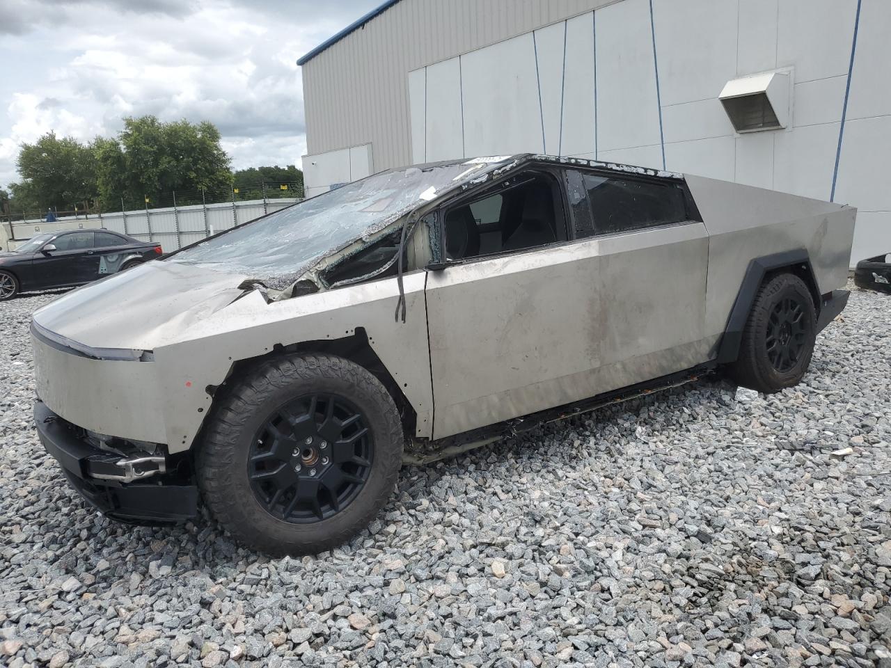 TESLA CYBERTRUCK