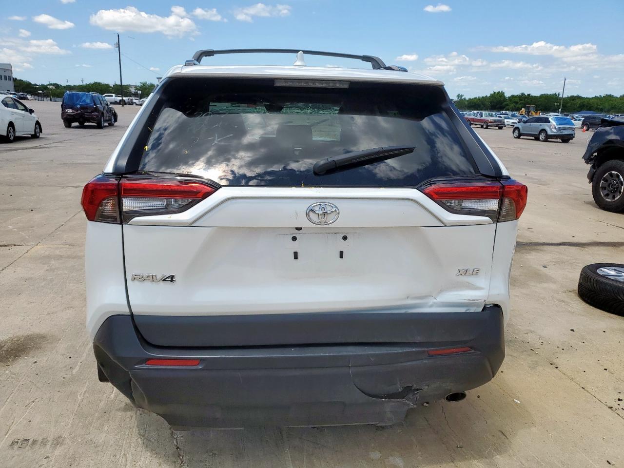 TOYOTA RAV4 XLE PREMIUM