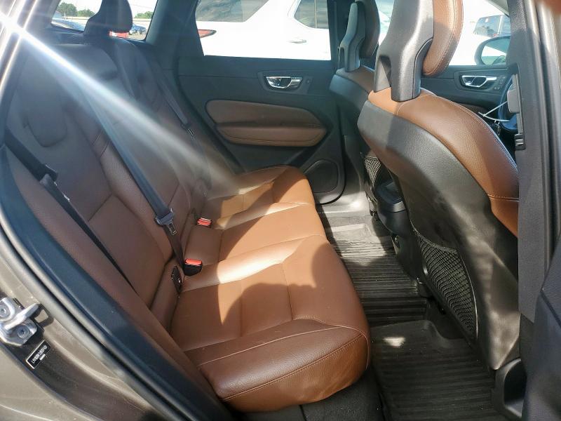 2018 VOLVO XC60 T5 - LYV102RK3JB097400