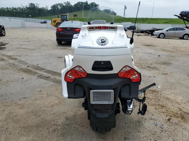 2018 CAN-AM SPYDER ROA 2BXNBDD2XJV004056
