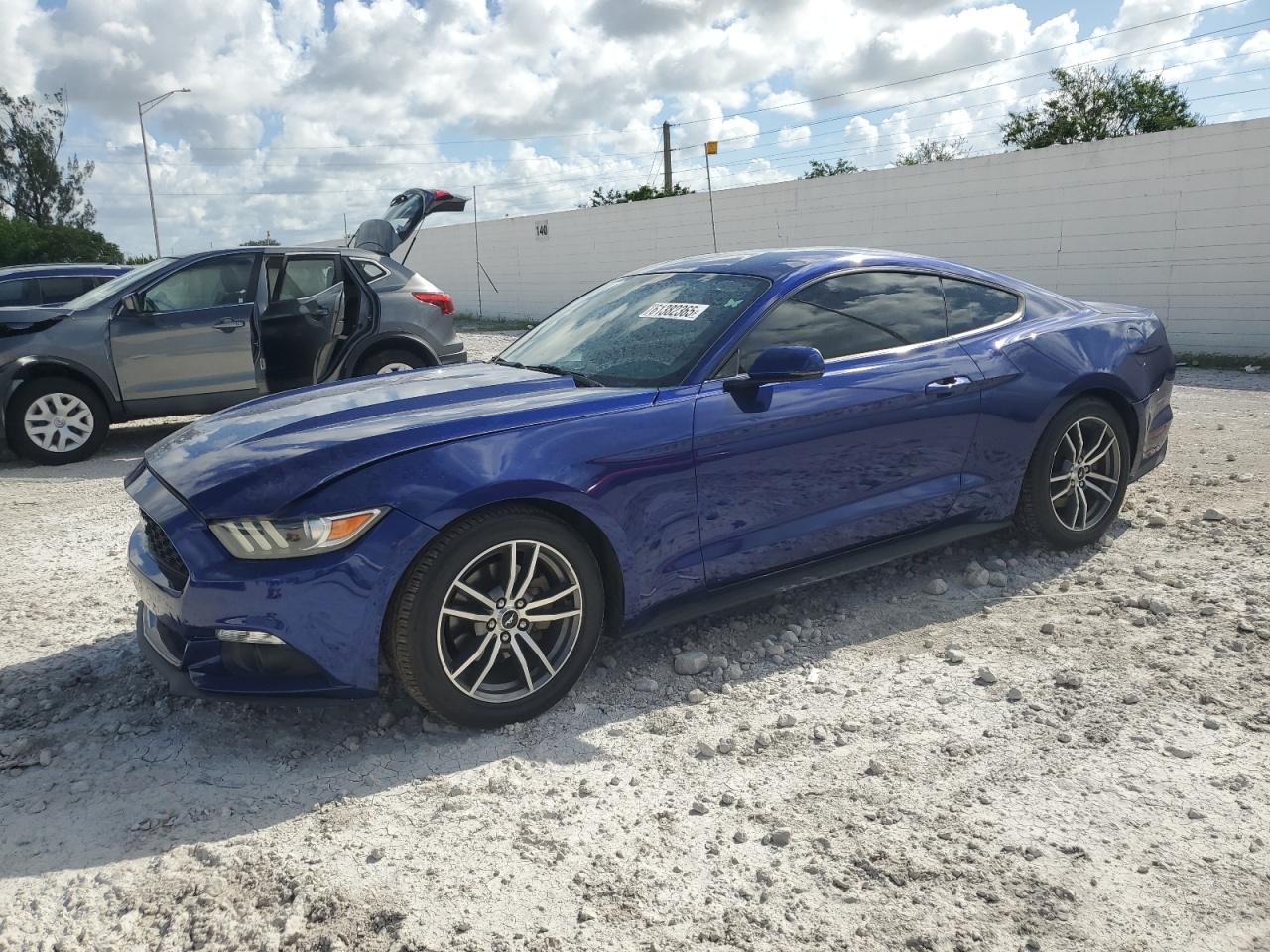 FORD MUSTANG