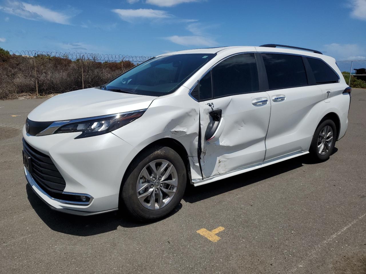 TOYOTA SIENNA XLE