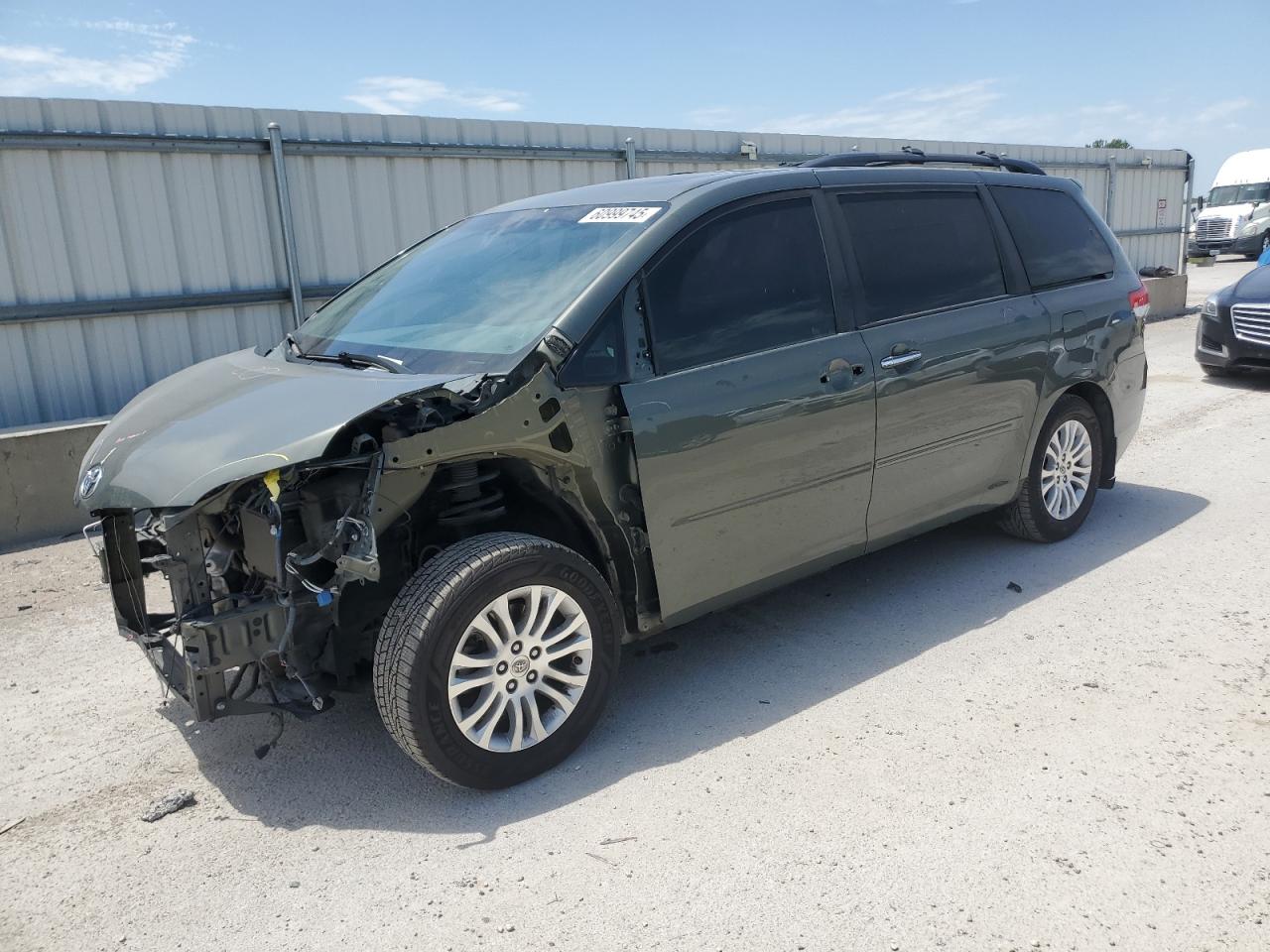 TOYOTA SIENNA XLE