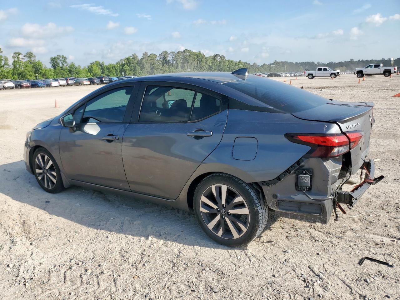 Nissan Versa sr 2020