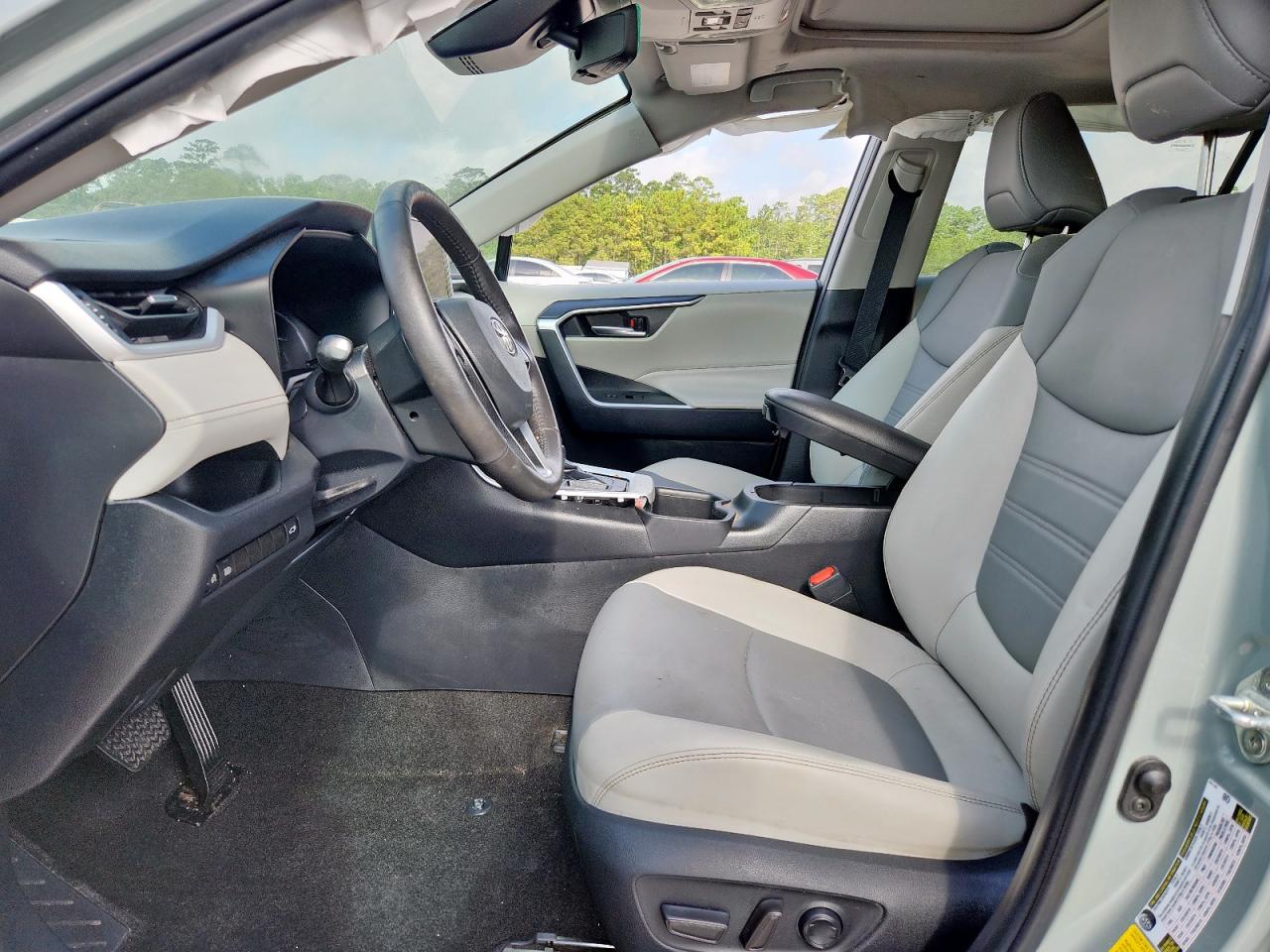 TOYOTA RAV4 XLE PREMIUM