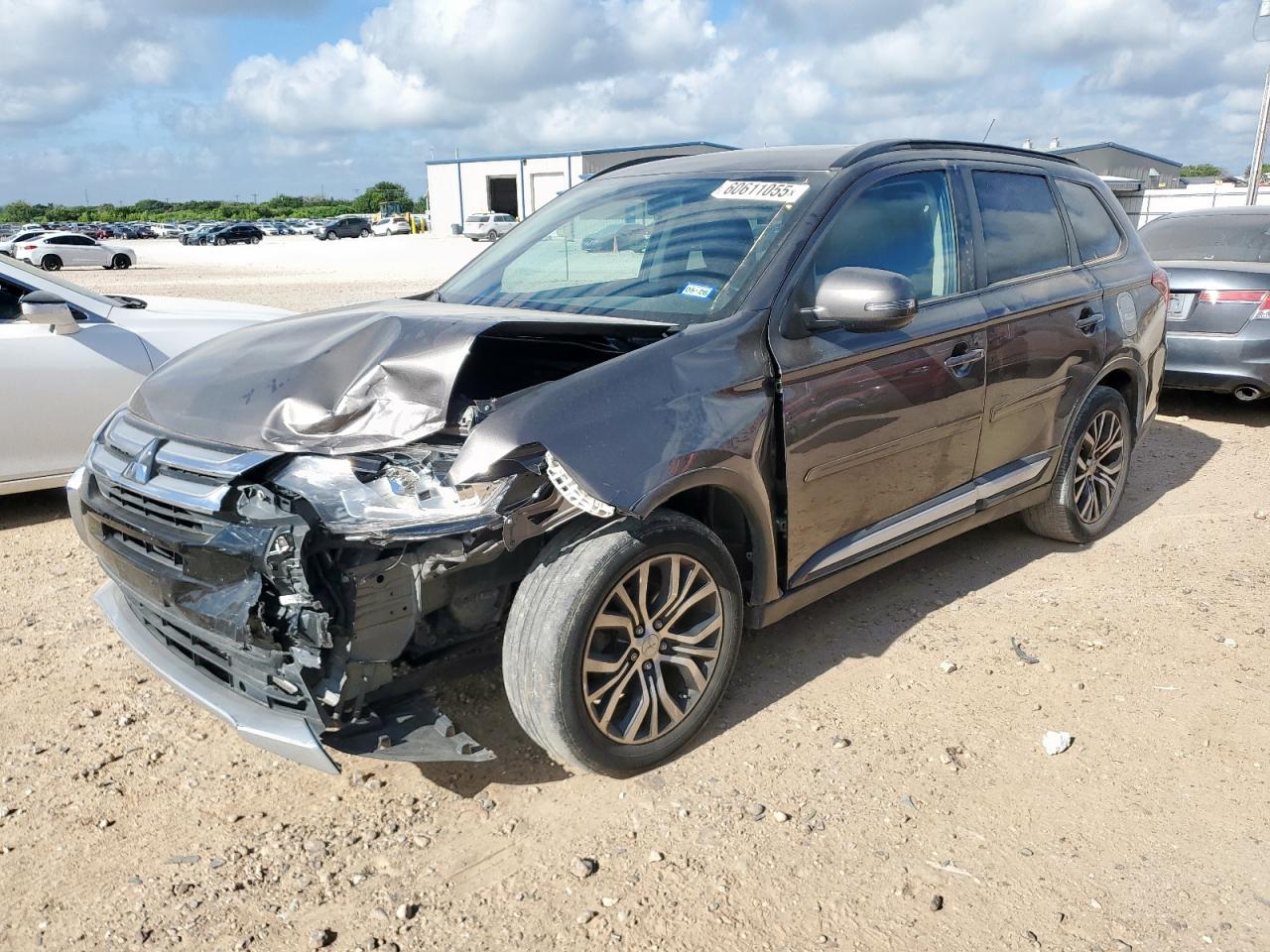 MITSUBISHI OUTLANDER SE