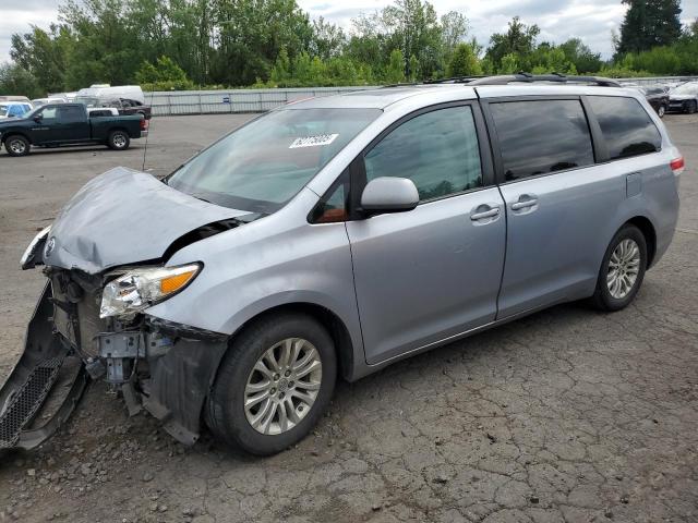 TOYOTA SIENNA XLE