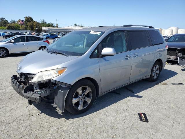 TOYOTA SIENNA LE