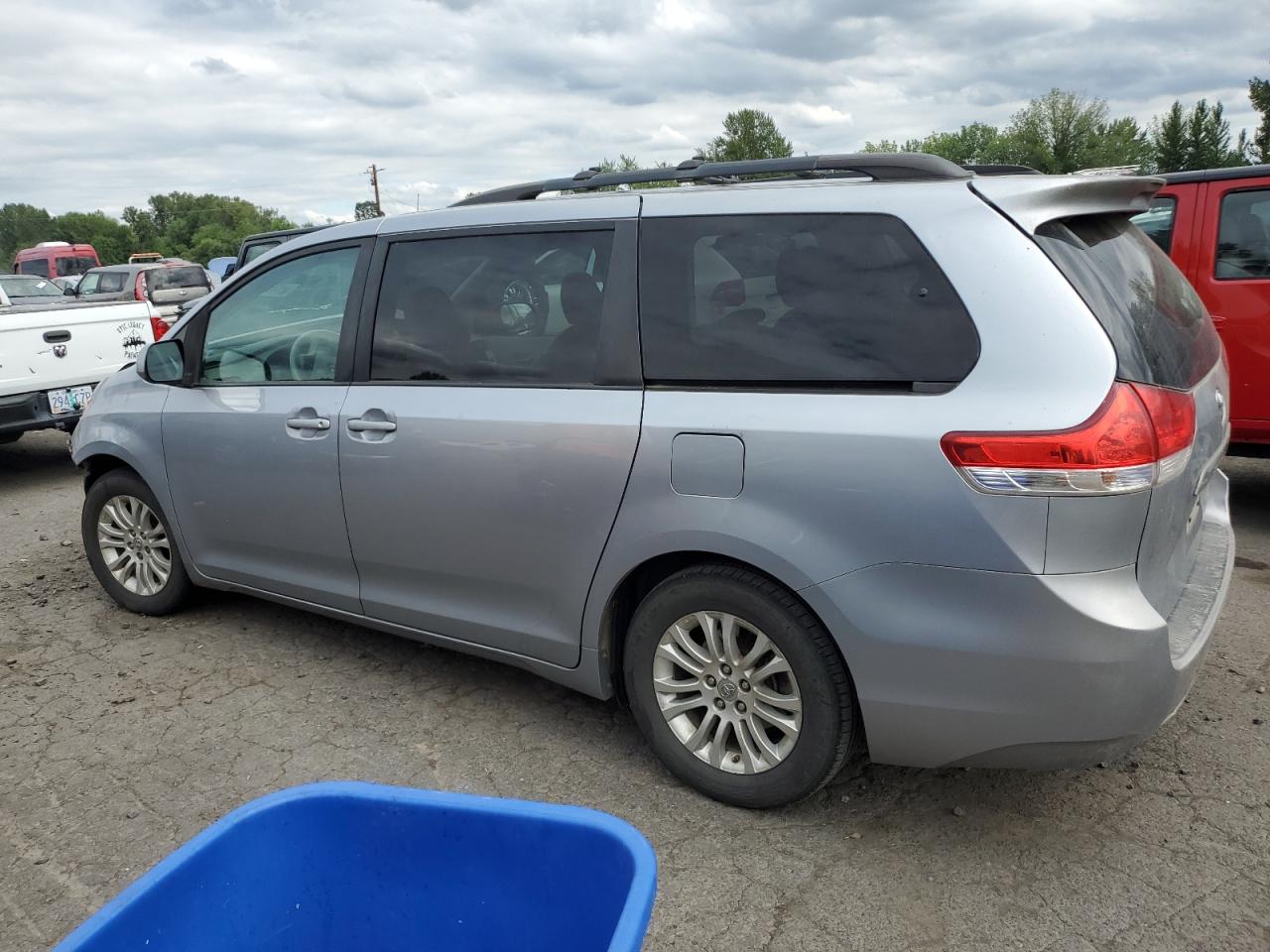 TOYOTA SIENNA XLE