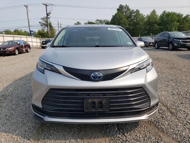 2022 TOYOTA SIENNA LE 5TDKSKFC4NS043681