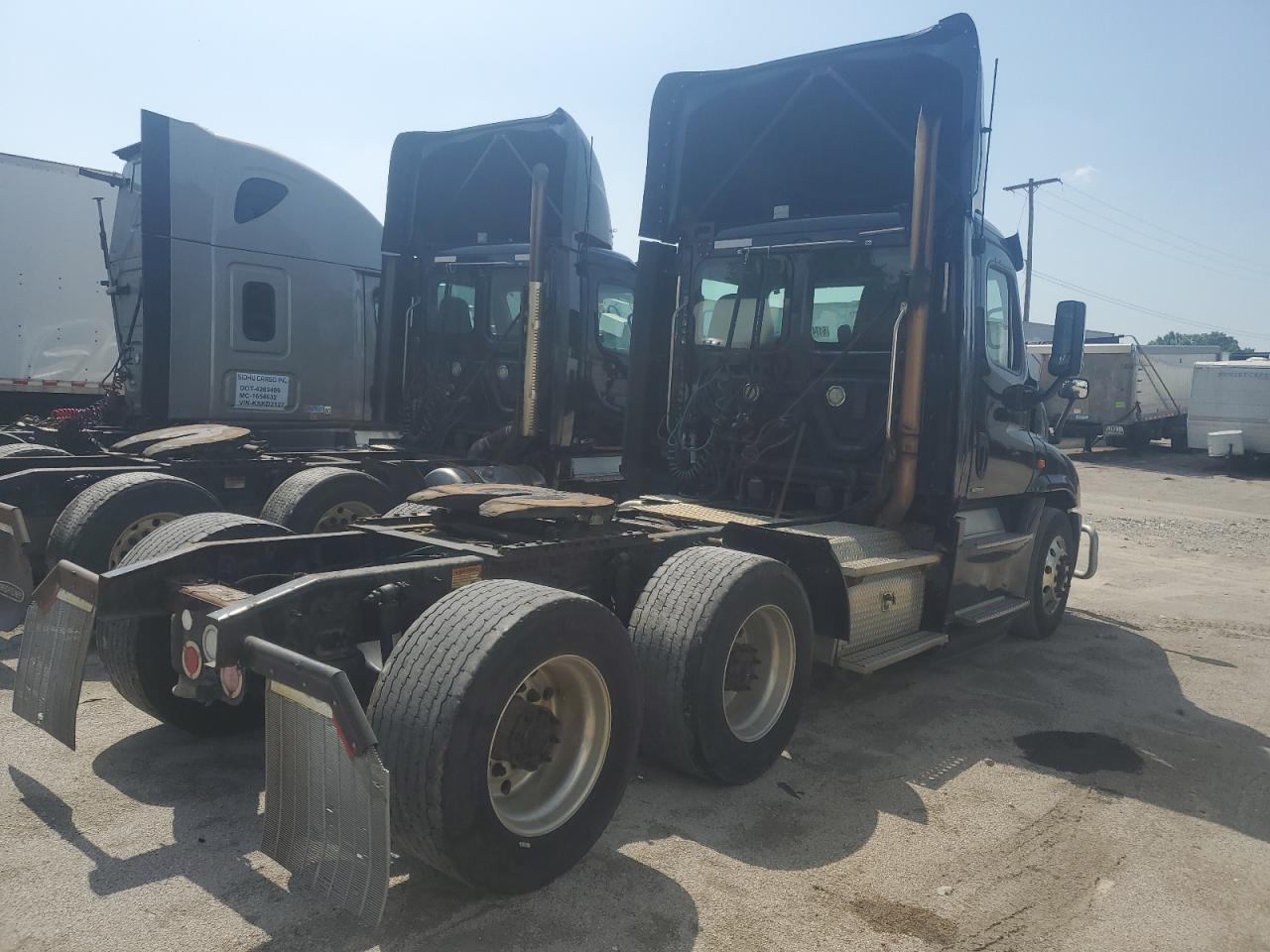 Lot #3182799235 2017 FREIGHTLINER CASCADIA 1