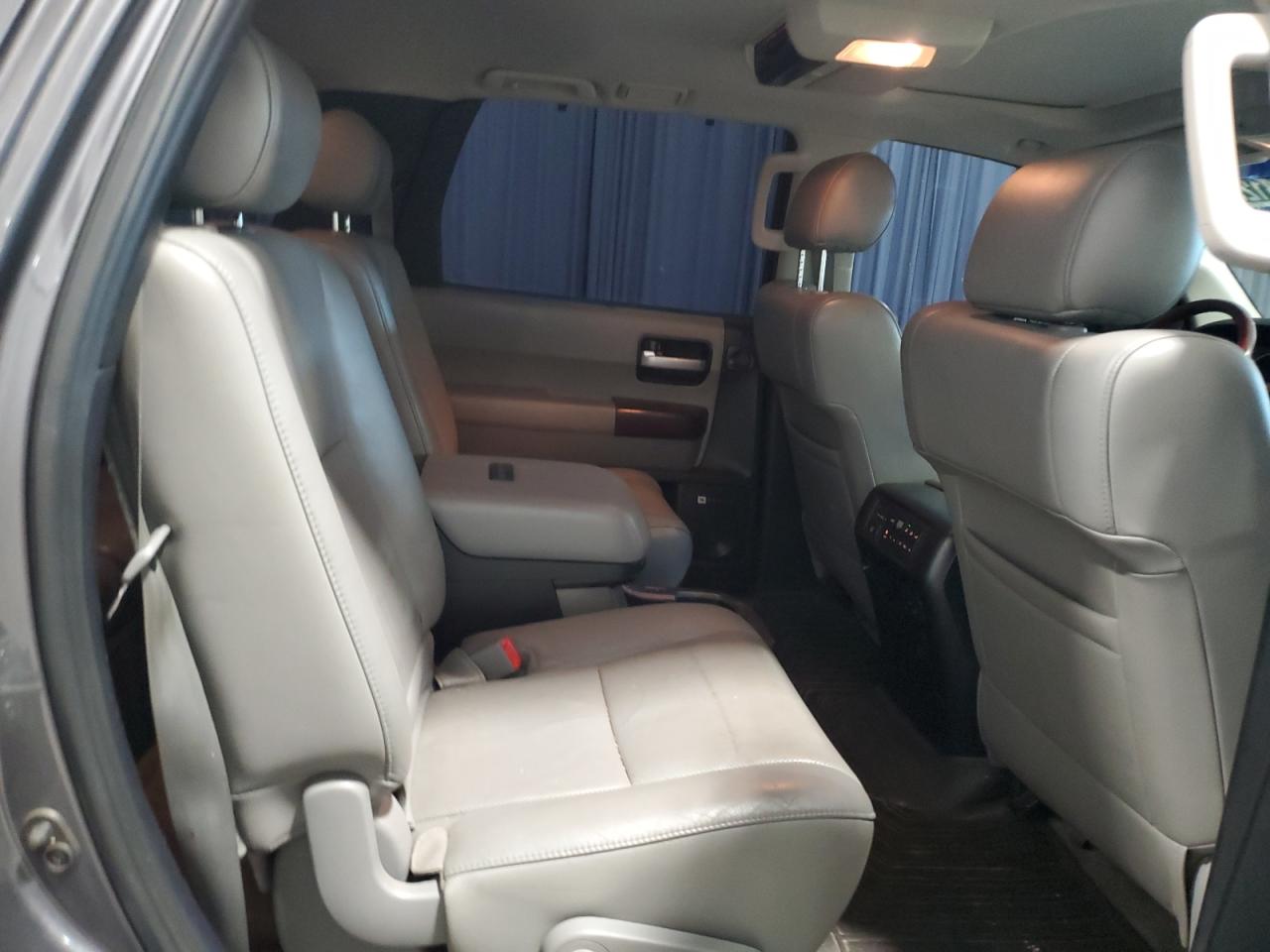 TOYOTA SEQUOIA PLATINUM