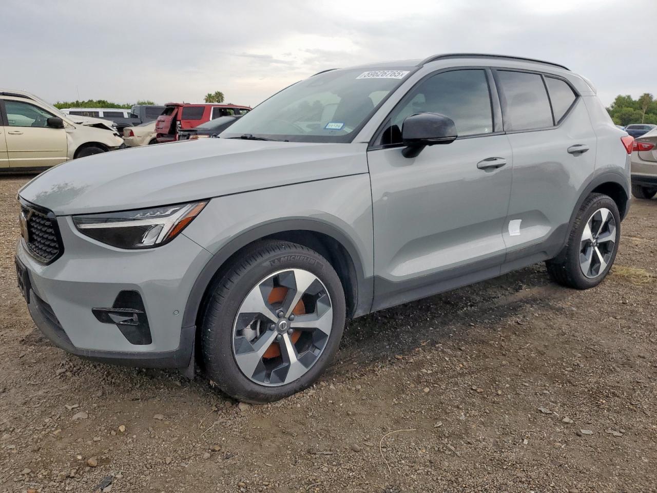 VOLVO XC40 PLUS
