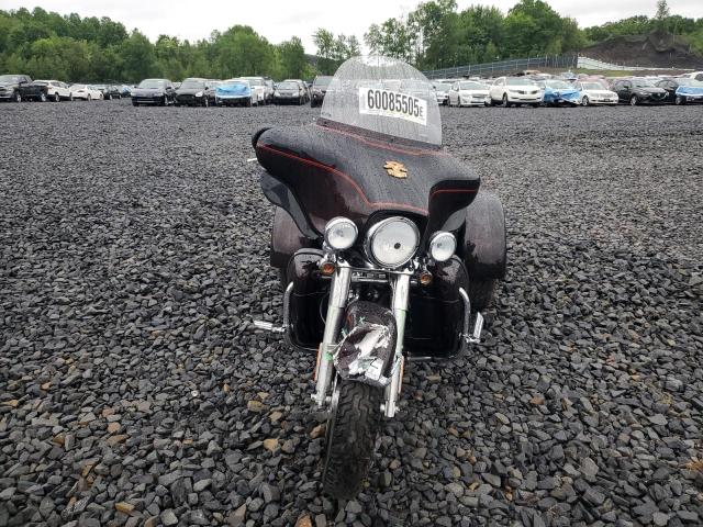 2011 HARLEY-DAVIDSON FLHTCUTG 1HD1MAM12BB854589