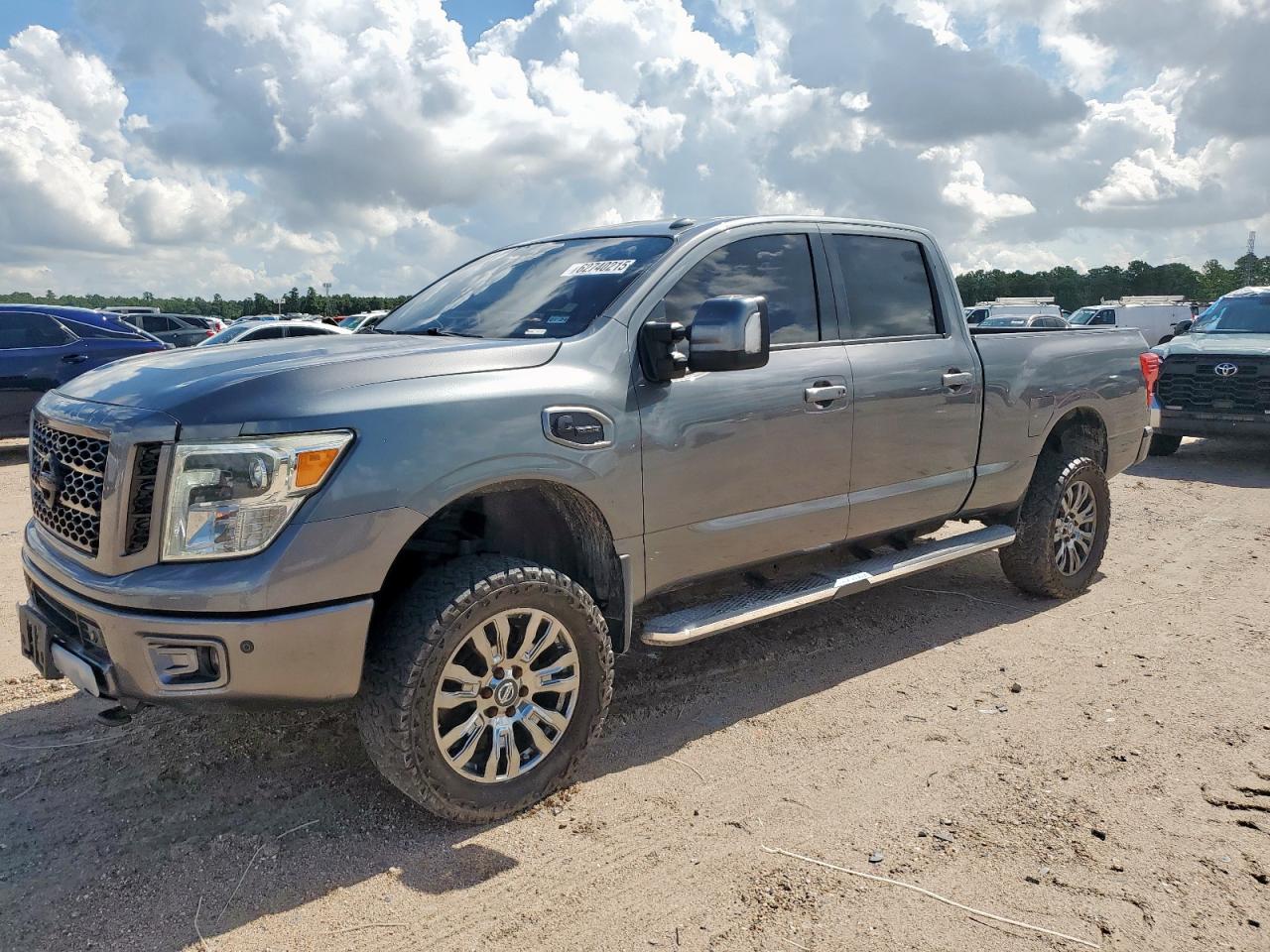 NISSAN TITAN SL
