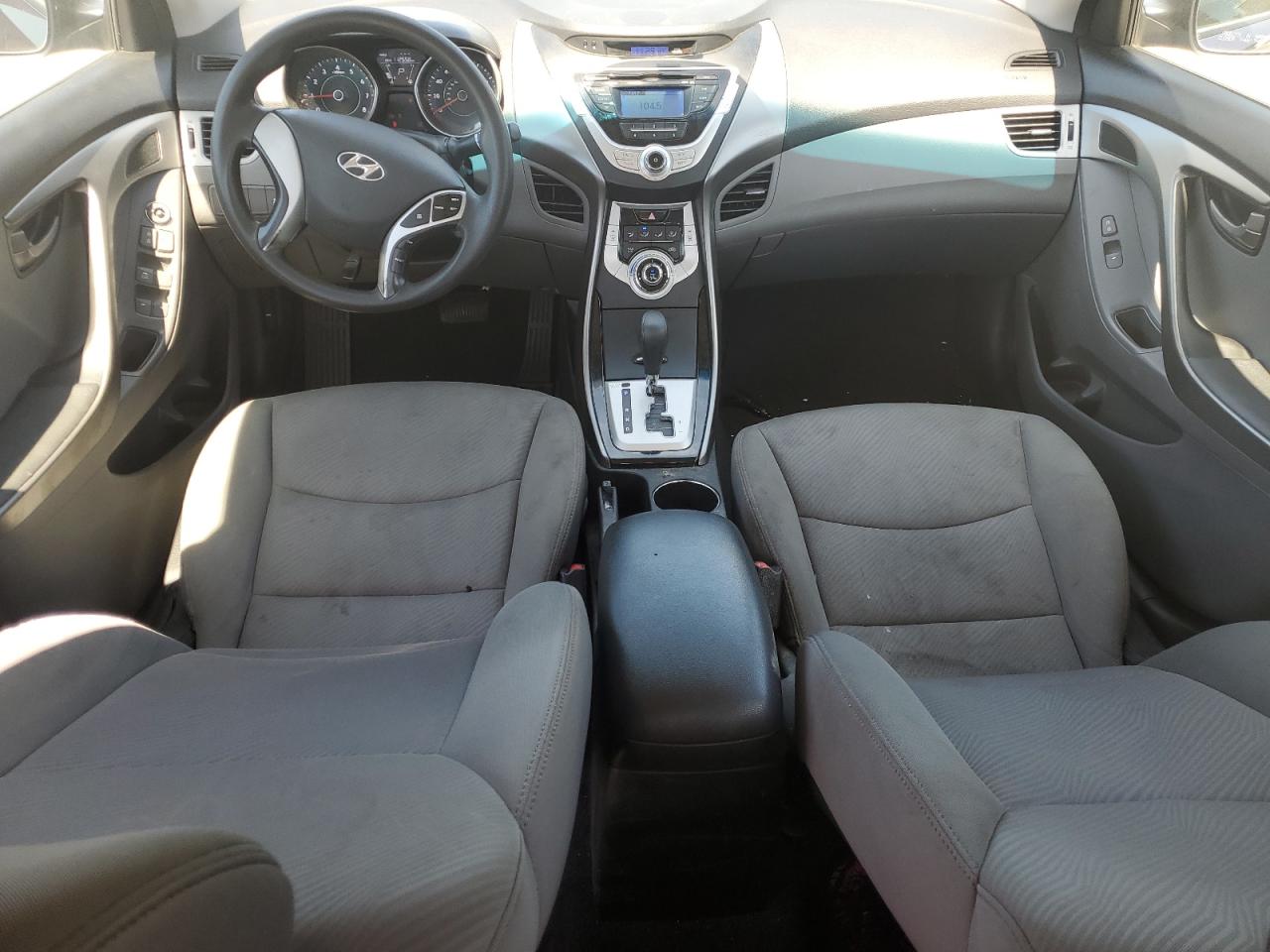Hyundai Elantra gl 2012