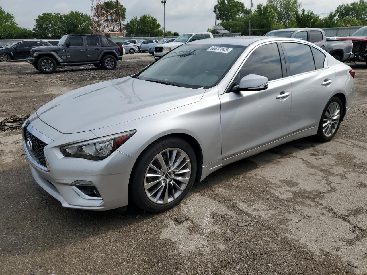 INFINITI Q50 LUXE