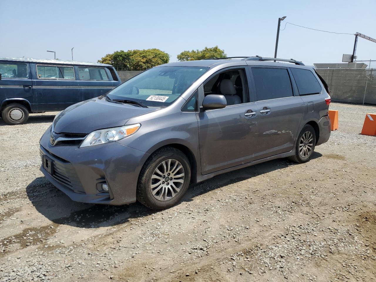TOYOTA SIENNA XLE