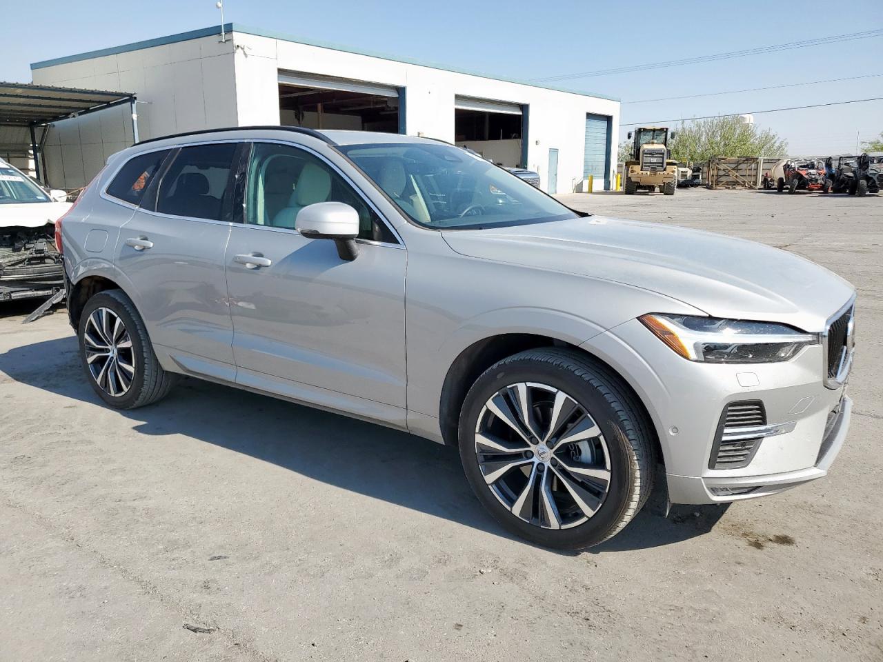 VOLVO XC60 B5 MOMENTUM