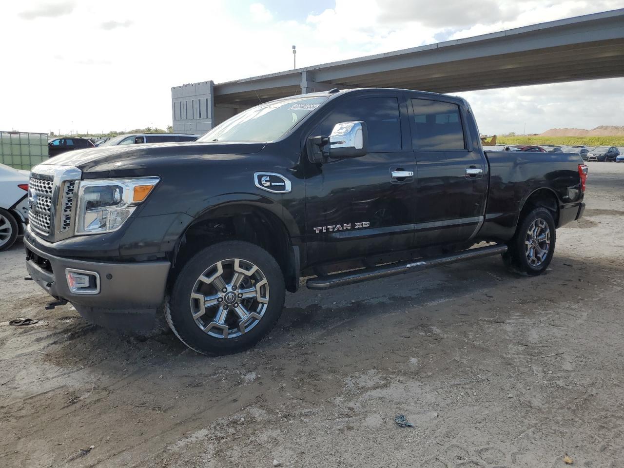 NISSAN TITAN SL