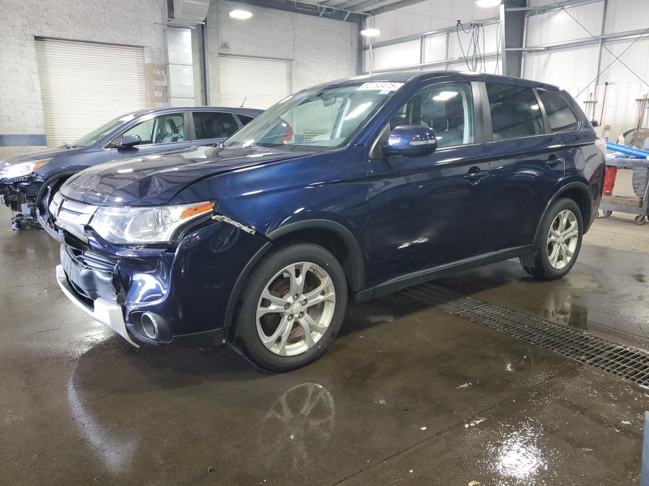 MITSUBISHI OUTLANDER SE