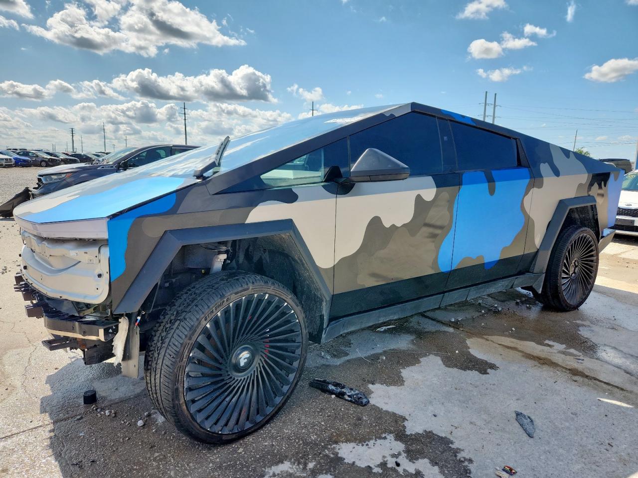 TESLA CYBERTRUCK