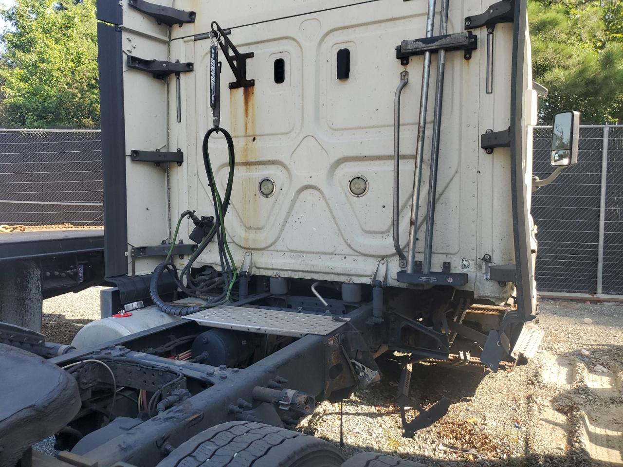 Lot #3311466249 2018 FREIGHTLINER CASCADIA 1