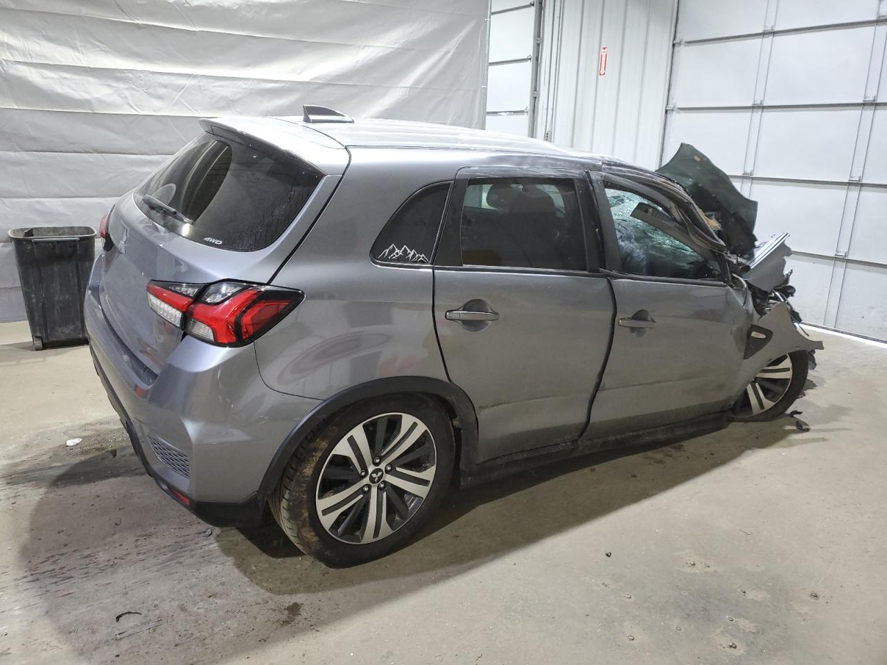 MITSUBISHI OUTLANDER ES