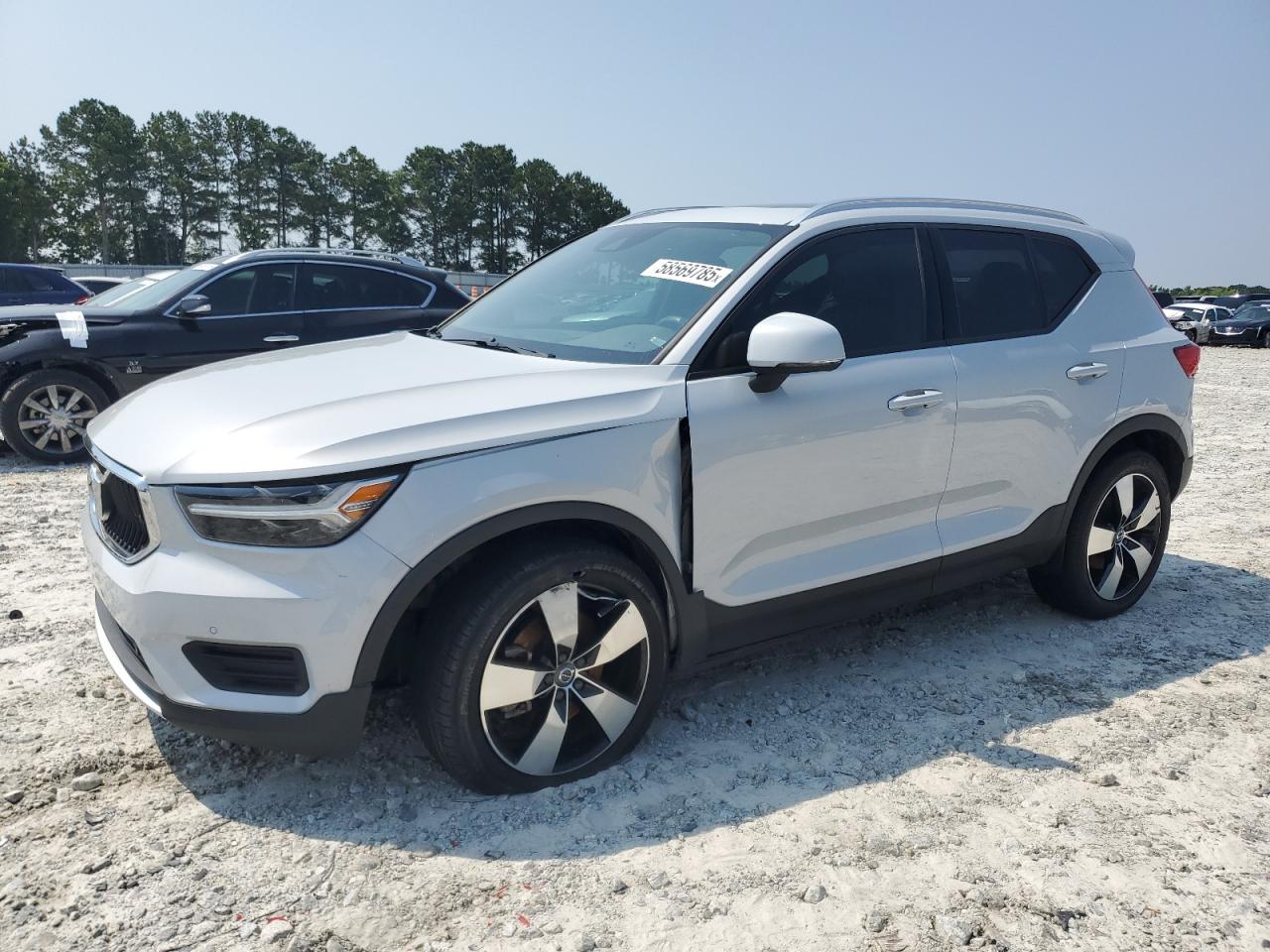 VOLVO XC40 T5 MOMENTUM