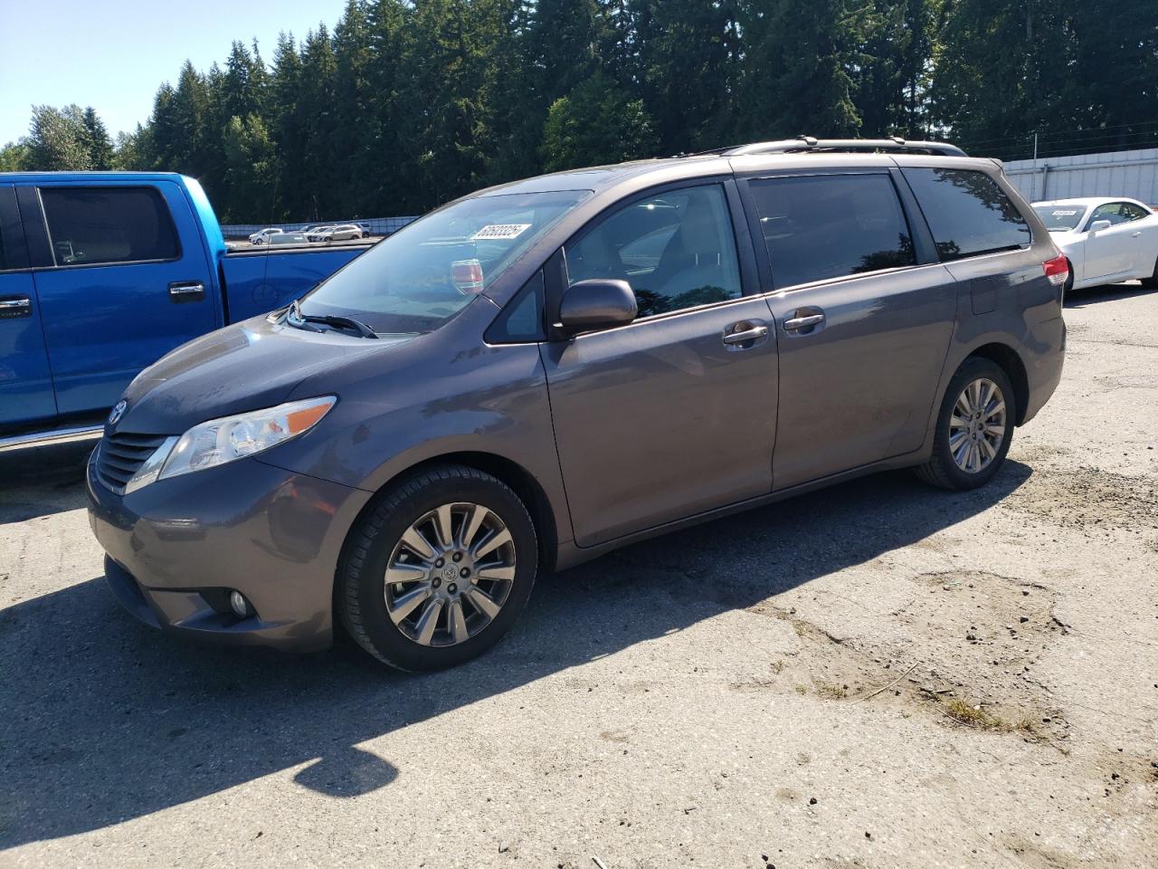 TOYOTA SIENNA XLE