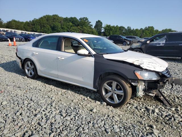 2015 VOLKSWAGEN PASSAT S 1VWAS7A35FC081095