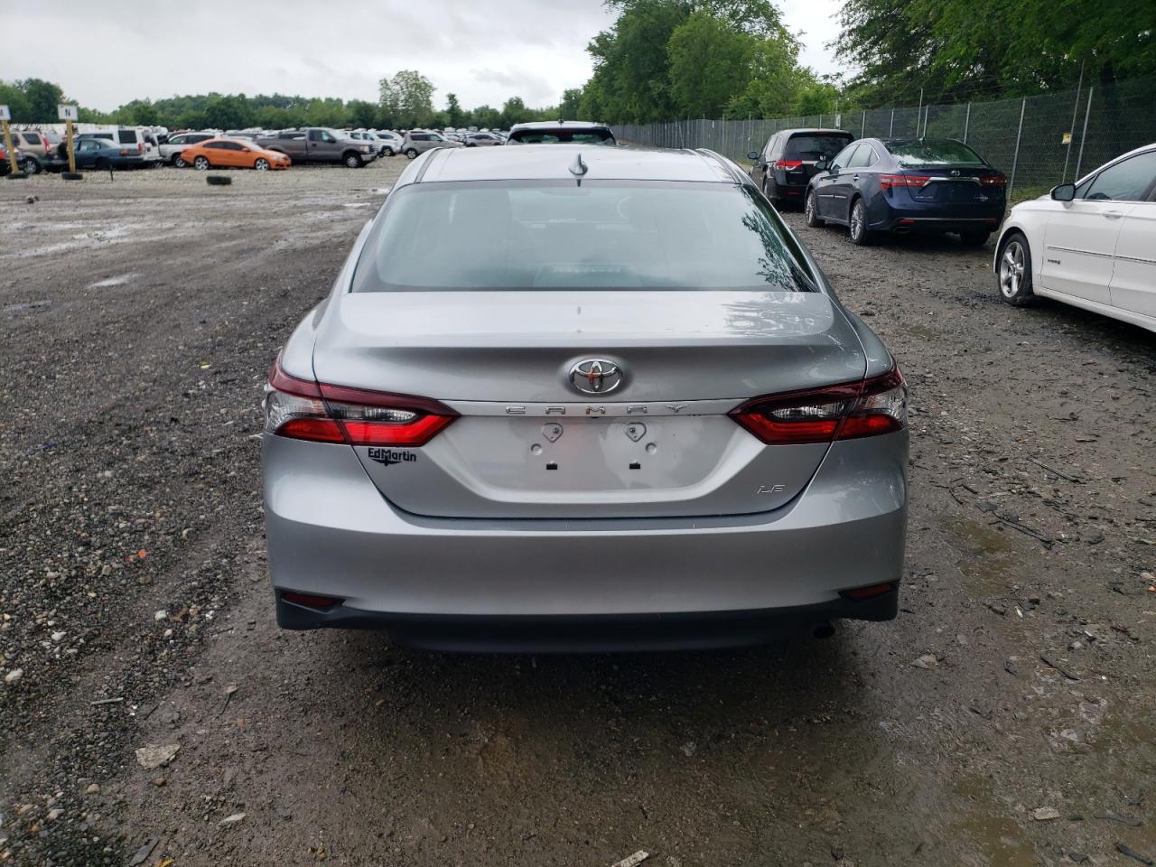 Toyota Camry le 2021