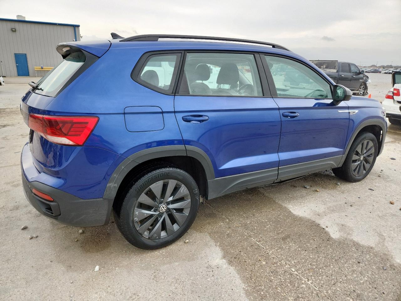 VOLKSWAGEN TAOS S