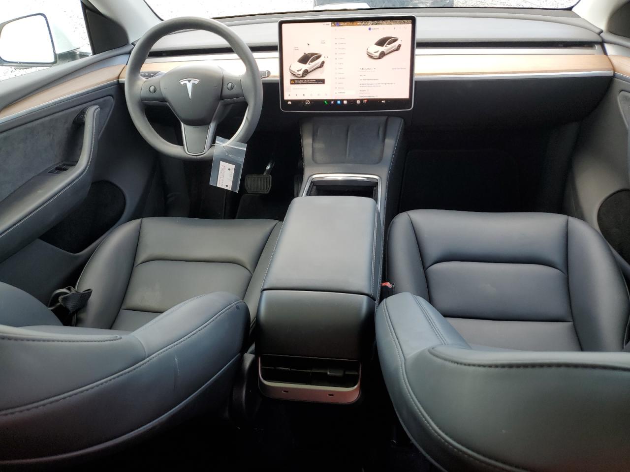 Tesla Model y 2025