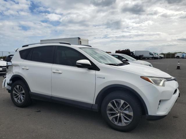 2018 TOYOTA RAV4 HV LE JTMRJREV3JD206016