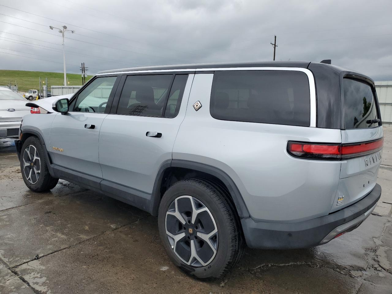 RIVIAN R1S ADVENTURE
